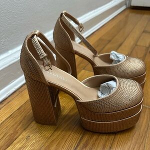 Gold platform heels Size 6 (worn once)